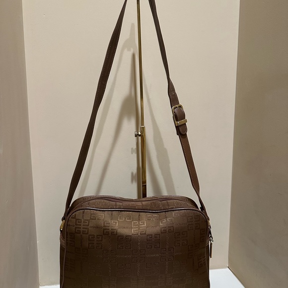 Vintage Givenchy Monogrammed Shoulderbag - Picture 8 of 9